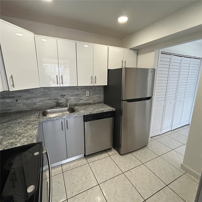 Building Photo - 8311 SW 142nd Ave