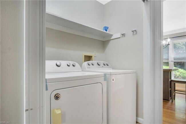 Building Photo - 107 Oak Ridge Ct