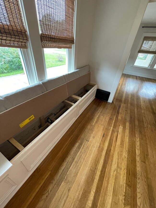 Building Photo - Charming Bungalow