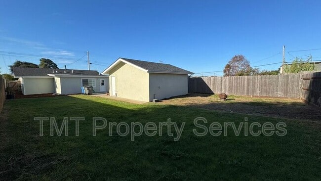 Building Photo - 1339 Newport Ave