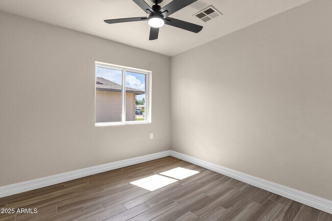 Building Photo - 4913 E Acoma Dr