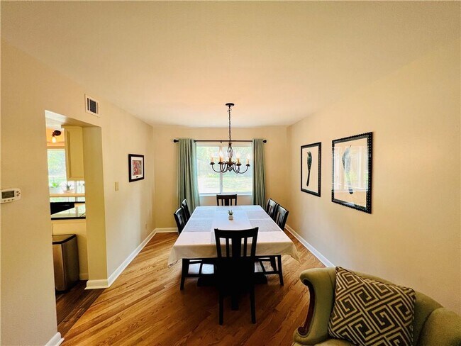 Building Photo - 4004 Hyridge Dr