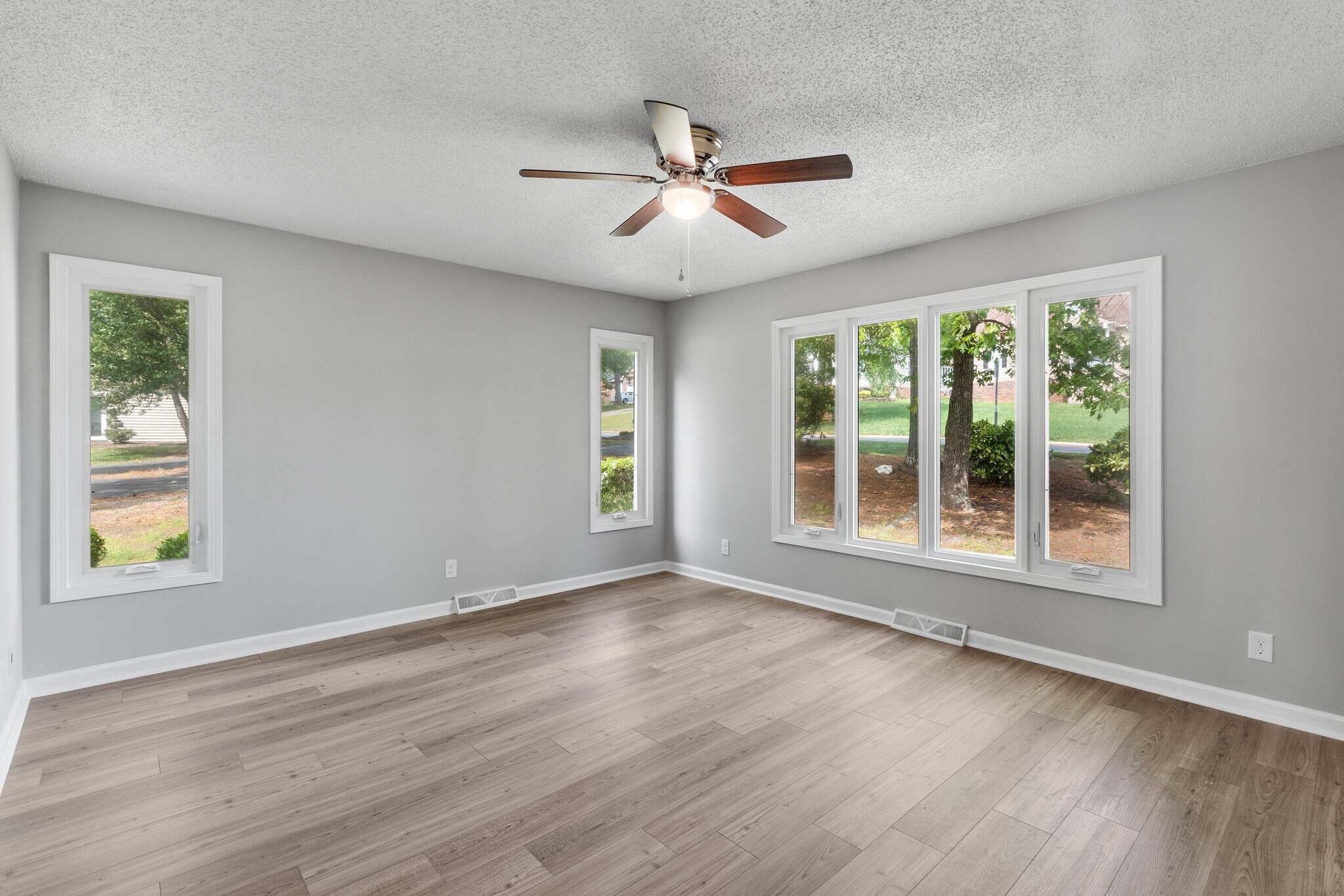 Building Photo - 325 Eastwood Dr