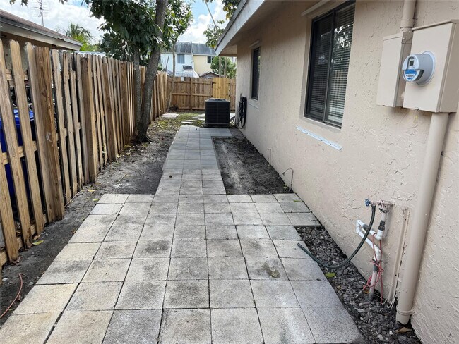 Building Photo - 6522 Harbour Rd