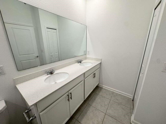 Building Photo - 1180 Saguaro St