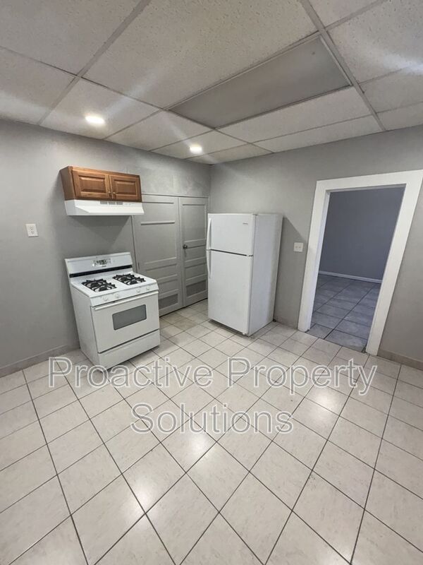 Building Photo - 534 Cherry St