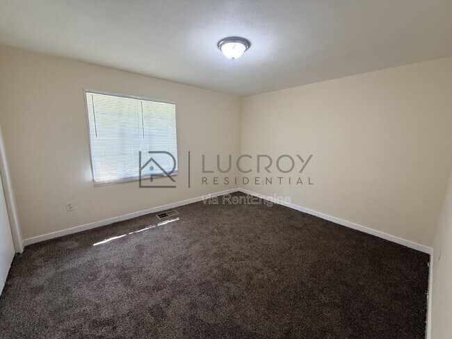 Building Photo - 3173 Oak Forest Dr