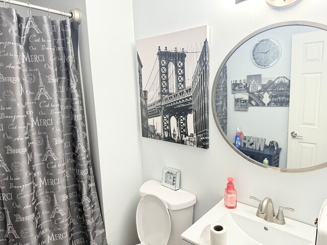 Building Photo - 1147 Alexander St