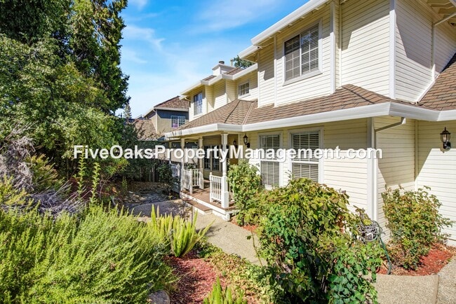 Building Photo - 2025 Moonstone Cir