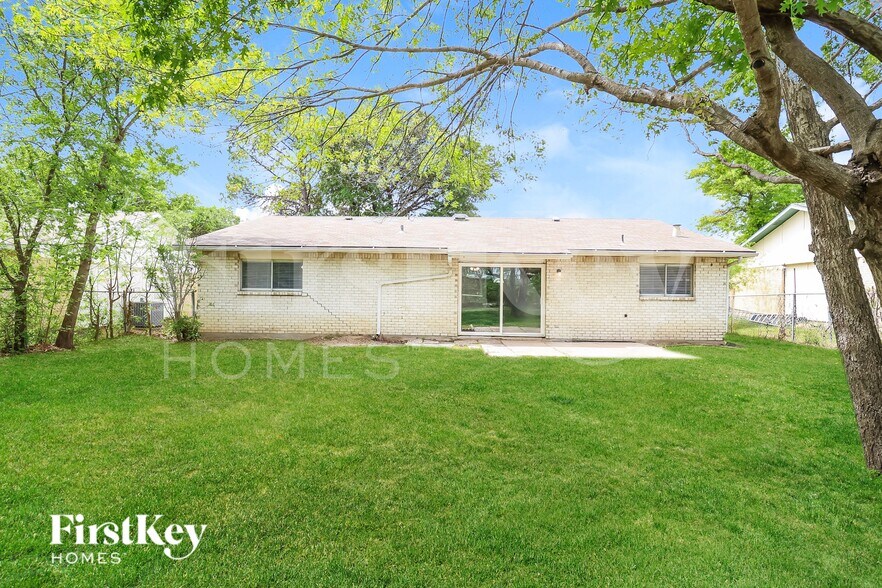 Building Photo - 2918 Rayswood Dr