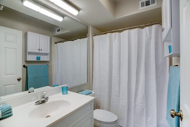 Building Photo - 12633 Memorial Dr