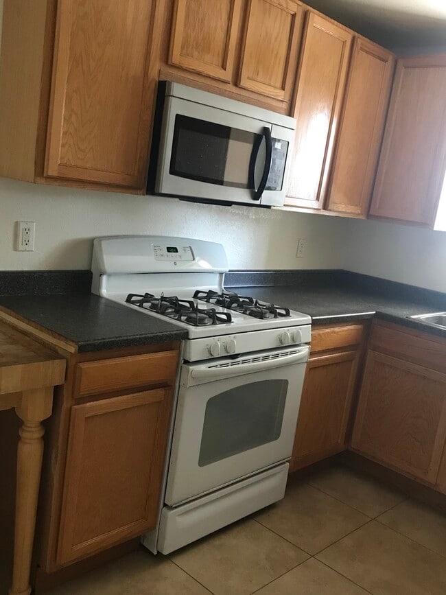 Building Photo - 2503 N Euclid Ave