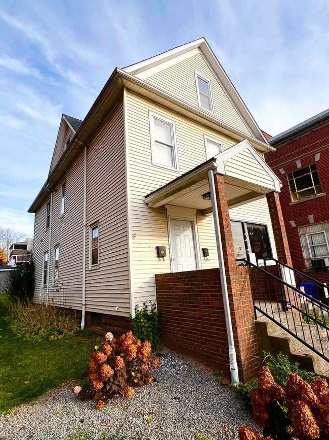 Building Photo - 58 Washington St