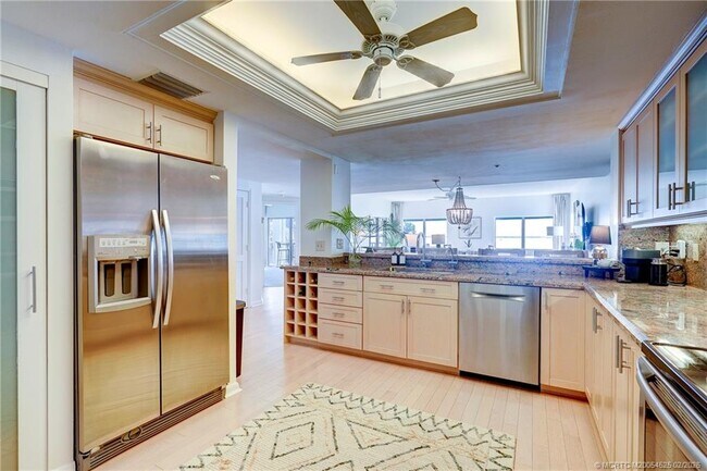 Building Photo - 184 NE Edgewater Dr