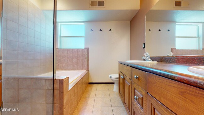 Building Photo - 6256 Escondido Dr