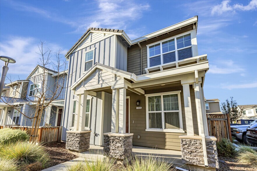 Primary Photo - 1266 Canopy Ln