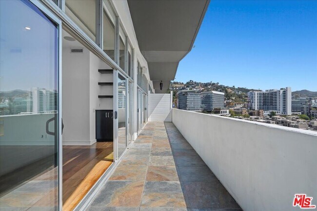 Building Photo - 1155 N La Cienega Blvd