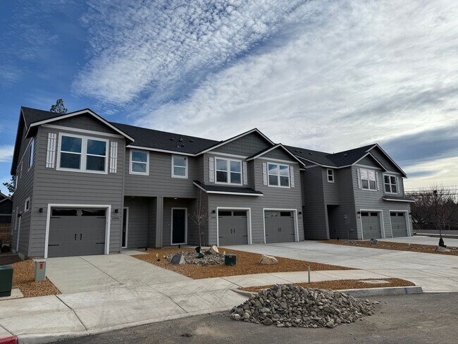 Primary Photo - Brand New Stunning 3 Bed/2.5 Bath Townhouse-Old Farm District