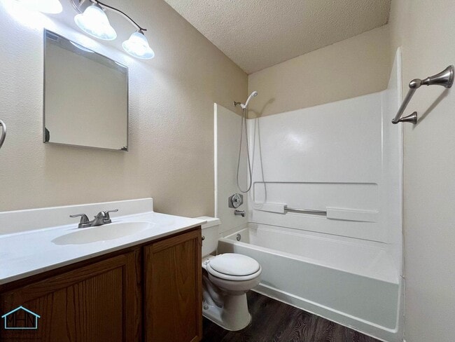 Building Photo - Bright and Inviting 2-Story home, conveniently located near to Randolph AFB and SAMMC!