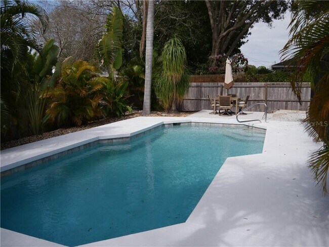 Building Photo - 3026 Vinson Ave