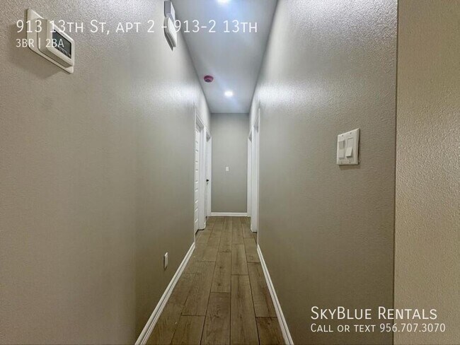 Building Photo - 913 S 13th St