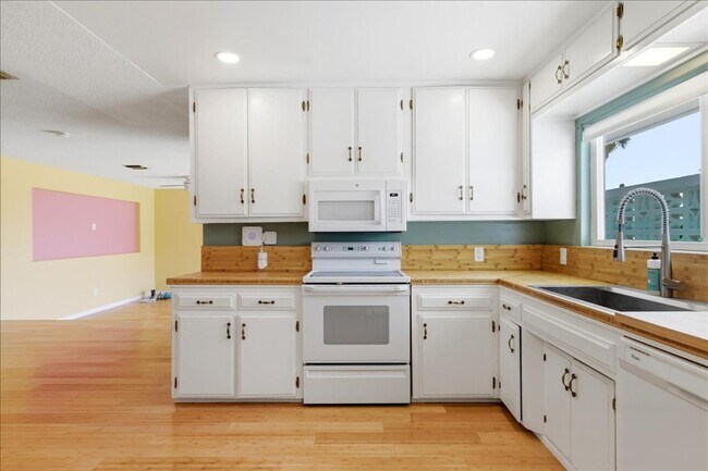 Building Photo - 3 bed / 2 Bath Mid-Century Home with Two-Car Garage, Soaking Pool and Manicured Backyard!