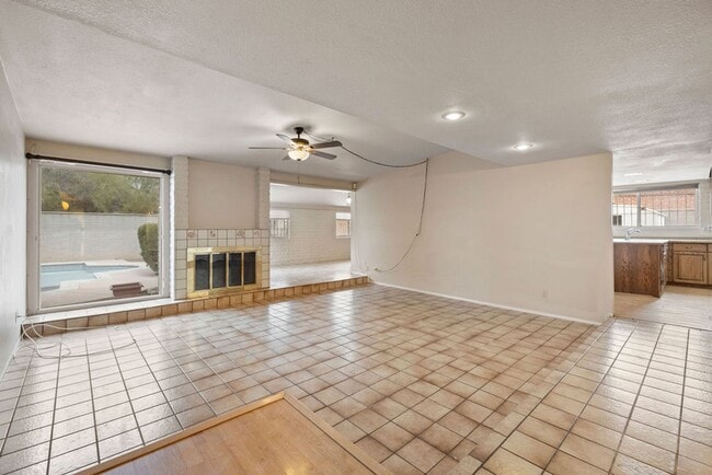 Building Photo - Eastside 4 Bedroom Home with Pool