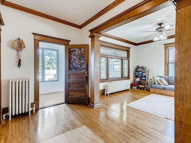 Building Photo - Minneapolis Duplex for Rent