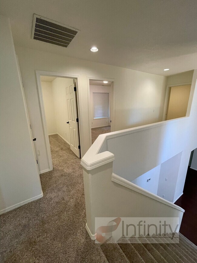 Building Photo - 23984 SW Shady Grove Dr