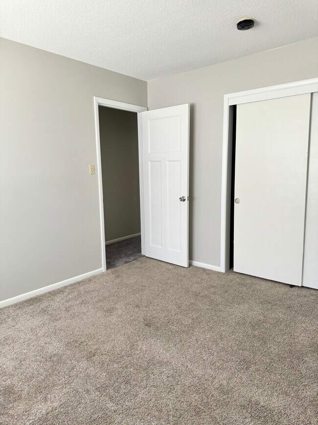 Building Photo - 1921 E 33rd St