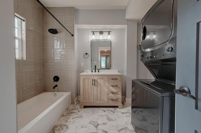 Building Photo - 1110 Avenue K Ave