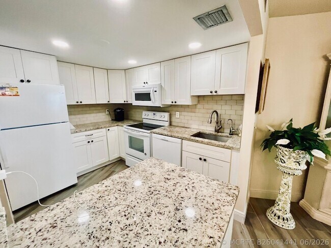 Building Photo - 2800 N Ocean Dr