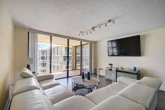 Building Photo - 3200 S Ocean Blvd