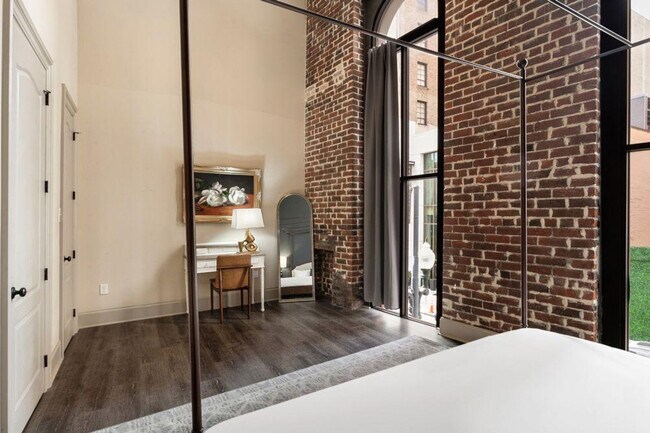 Building Photo - 828 Gravier St
