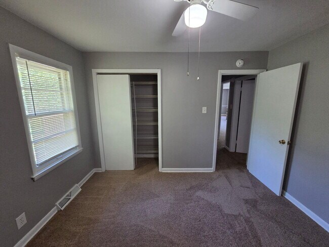 Building Photo - 1728 Shenandoah Dr