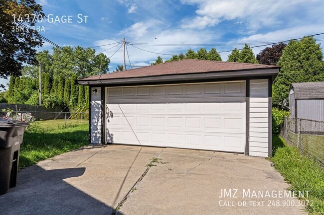 Building Photo - Introducing a beautiful 3 bedroom, 1 bathr...