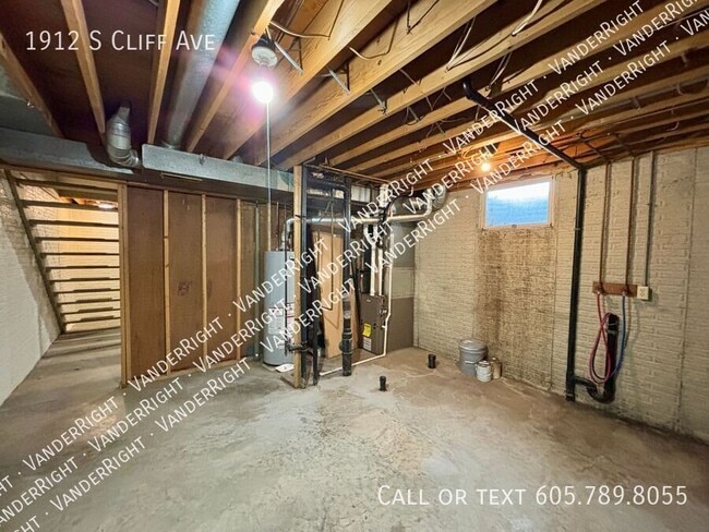 Building Photo - 1912 S Cliff Ave
