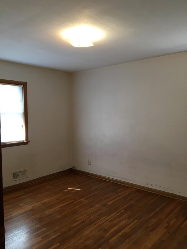 Building Photo - 5608 S 28th Ave