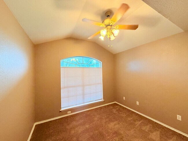 Building Photo - 3 BEDROOMS + AN OFFICE, 3 FULL BATHROOMS -  LIGHT AND BRIGHT INSIDE