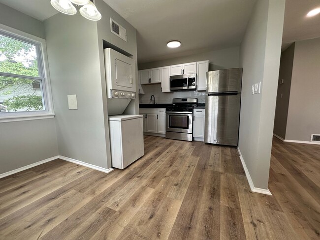 Building Photo - Two-Bedroom Home In Rosedale