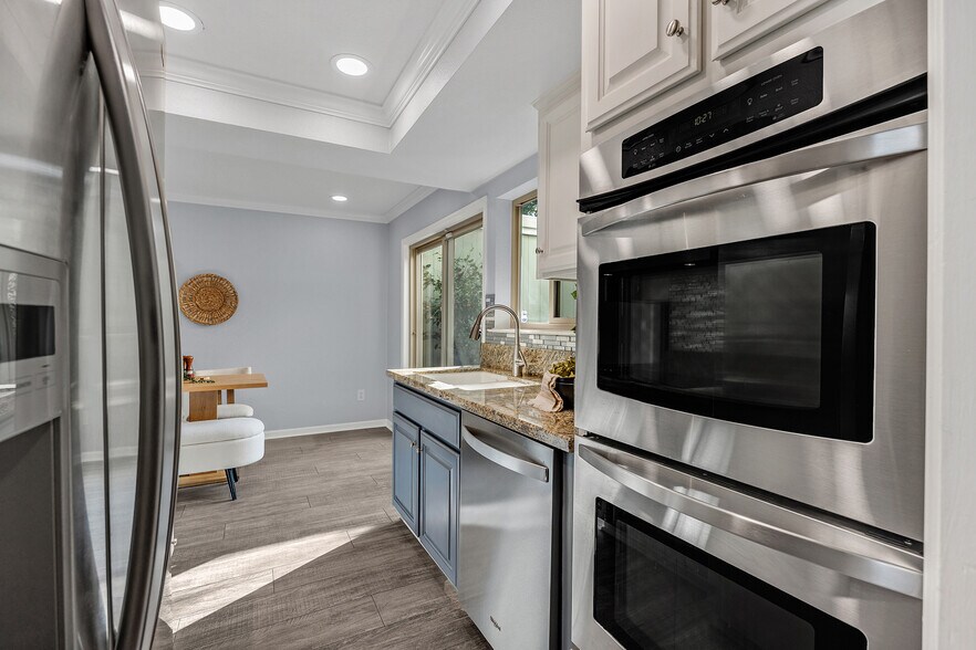 Building Photo - 7551 Maywood Dr