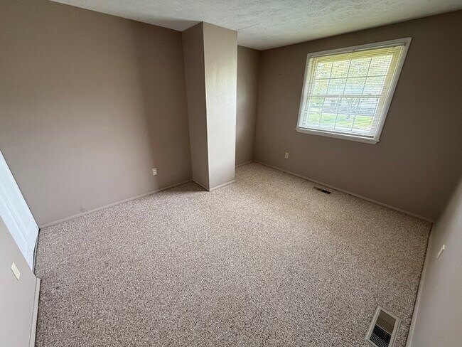 Building Photo - Stunning 3 beds 1.5 baths in Mineral Ridge