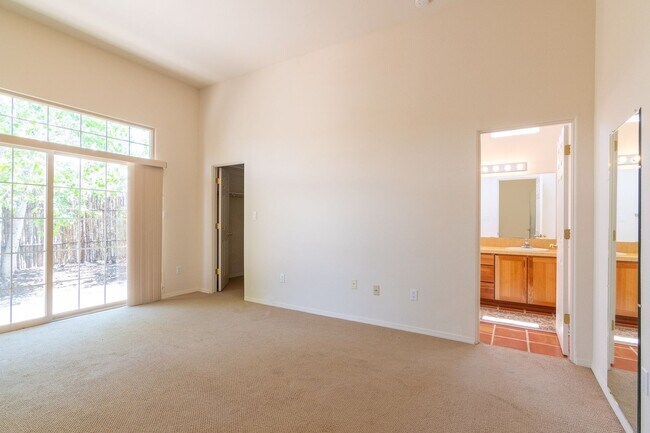 Building Photo - Single Level 3 Bedroom 2.5 Bath home in De...