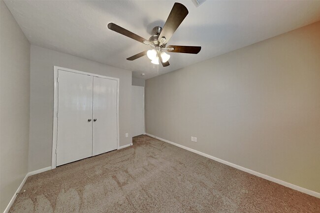 Building Photo - 2114 Blossom Creek Dr