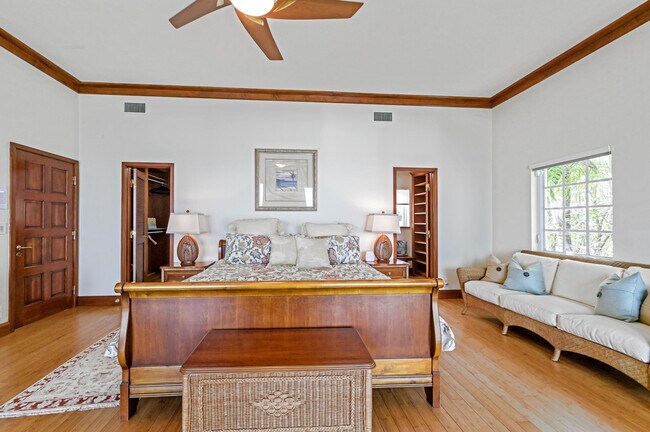 Building Photo - 825 Marbella Ln