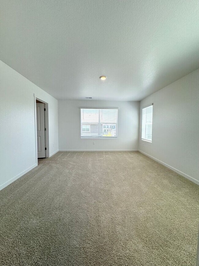 Building Photo - Built in 2024! 5 bedroom 3 Bath House in W...