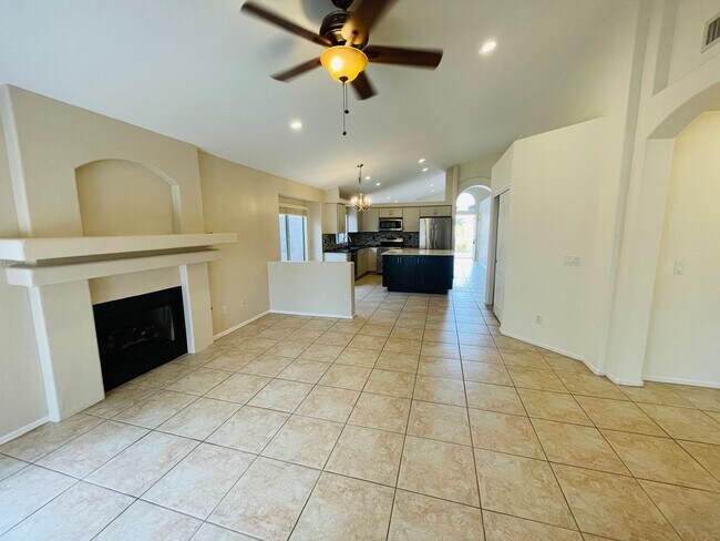 Building Photo - Prime Tempe Location!