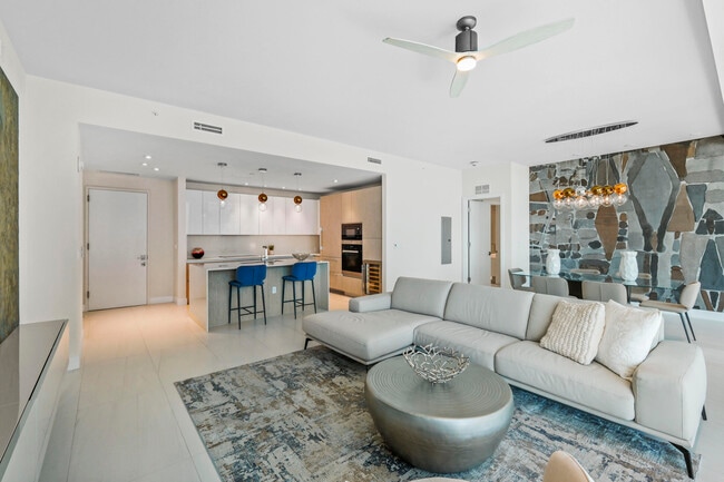 Building Photo - 3100 N Ocean Dr