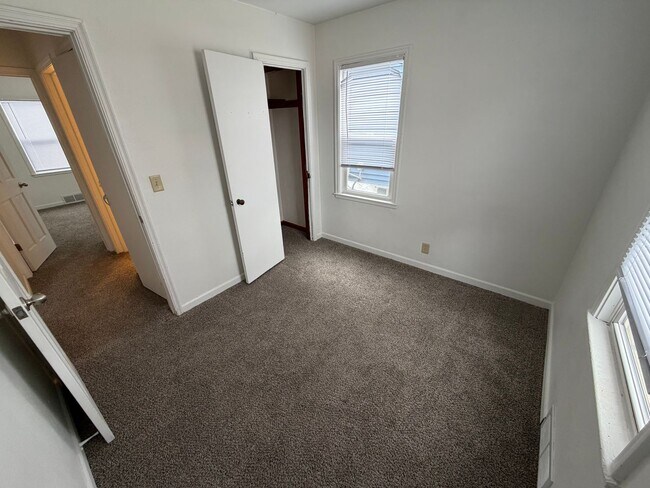 Building Photo - Home for rent near Augustana college