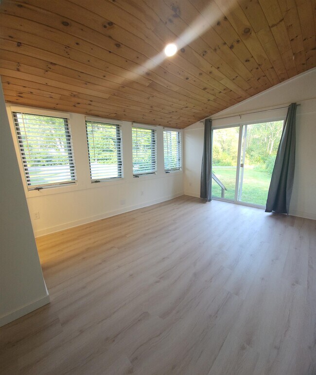 Building Photo - 404 Sagamore Rd